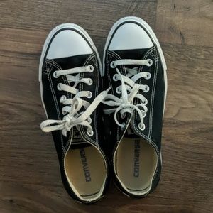 Black lowtop converse